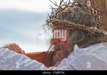 Re-adoption de la Passion du Christ au cours des fêtes de Pâques au Sanctuaire Chimayo, Nouveau Mexique. Banque D'Images