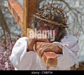 Re-adoption de la Passion du Christ au cours des fêtes de Pâques au Sanctuaire Chimayo, Nouveau Mexique. Banque D'Images