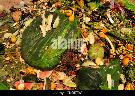 La nourriture et les restaurants de matières compostables et les vendeurs d'aliments sont laissés au compost. Banque D'Images