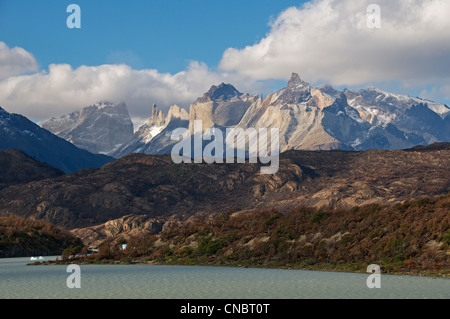 Lac Grey avec Los Cuernos ou les cornes en arrière-plan Parc National Torres del Paine Patagonie Chili Banque D'Images