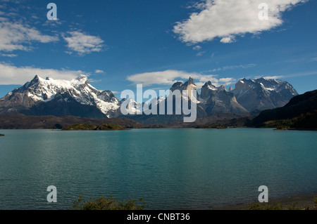 Lago Pehoe avec Cerro Paine Grande et Cuernos del Paine Parc National Torres del Paine Patagonie Chili Banque D'Images