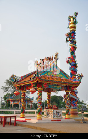 Temple chinois Sanjao Phuya sur Nong Bua Lake, Udon Thani, Udon Thani, Thaïlande Province Banque D'Images