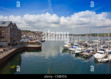 Une vue sur le port de Falmouth du National Maritime Museum, Cornwall, England, UK Banque D'Images