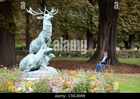 France, Paris, Jardin du Luxembourg (le jardin du Luxembourg), la sculpture par Arthur Jacques Leduc, la harde de cerfs Banque D'Images