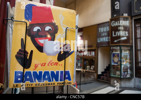 France, Paris, Passage Jouffroy, vieille annonce dans la Librairie librairie du Roi Banque D'Images