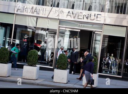 Boutique Armani sur la Cinquième Avenue à Manhattan, New York City Banque D'Images