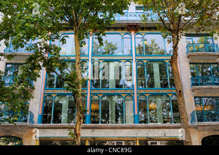 France, Paris, Art Nouveau façade de l'ancien grand magasin La Samaritaine de luxe sur le Boulevard des Capucines. Banque D'Images