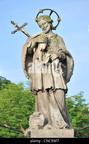 Statue de saint Jean Népomucène sur pont Wollestraat, Bruges, Belgique Banque D'Images