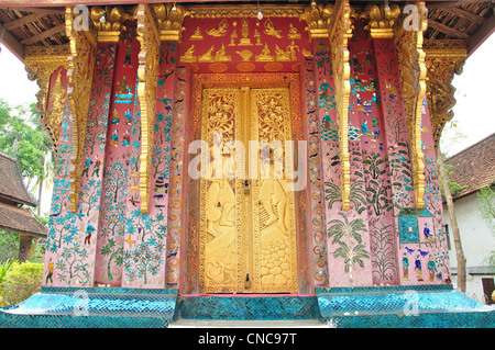 Mosaïques sur chapelle rouge, Wat Xieng Thong (Temple de la ville d'Or), Khem Khong, Luang Prabang, Laos, Luang Prabang Province Banque D'Images