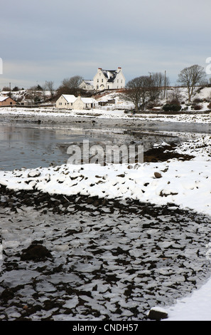 Les roches et la glace de mer congelés à Bunessan sur l'île de Mull Banque D'Images