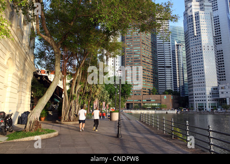 Promenade le long de la rivière Singapour. Singapour, en Asie du Sud-Est, l'Asie Banque D'Images