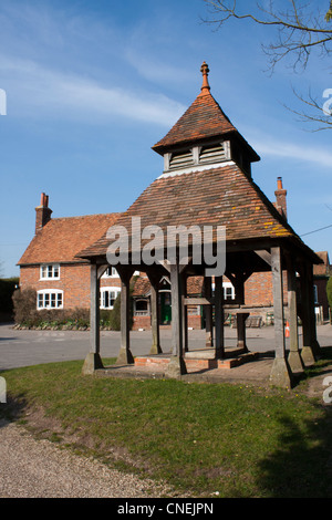 Le lit bien dans Aldworth, comté d'en face la CAMRA Bell Inn primé. Banque D'Images