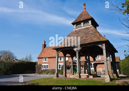 Le lit bien dans Aldworth, comté d'en face la CAMRA Bell Inn primé. Banque D'Images