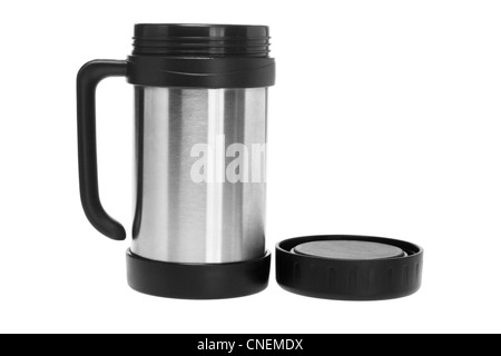 Mug Thermos ouvert sur fond blanc Banque D'Images