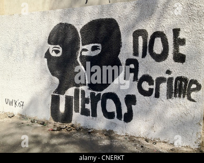 Pro-révolutionnaire et Pro Ultras murales dans Maadi Le Caire. Ils sont en signe de protestation contre le massacre de Port Saïd et soutenir la révolution Banque D'Images