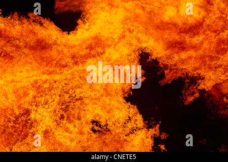 Pour le fond de la flamme chalumeaux pour tête-carter le torchage de gaz au cours de l'huile, Russie Banque D'Images