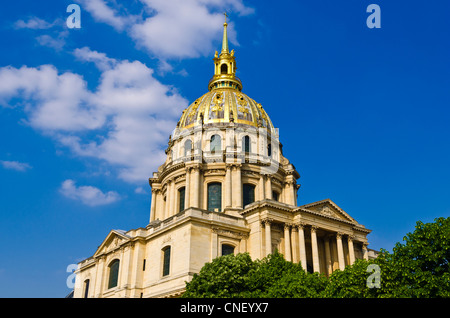 Un dôme d'or Chapelle de Saint-Louis (site d'enfouissement de Napoléon), Les Invalides, Paris, France Banque D'Images