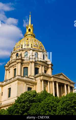 Un dôme d'or Chapelle de Saint-Louis (site d'enfouissement de Napoléon), Les Invalides, Paris, France Banque D'Images