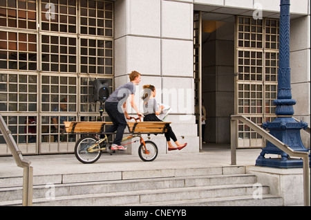 Les spectacles de danse chariot à la bibliothèque principale de San Francisco Banque D'Images