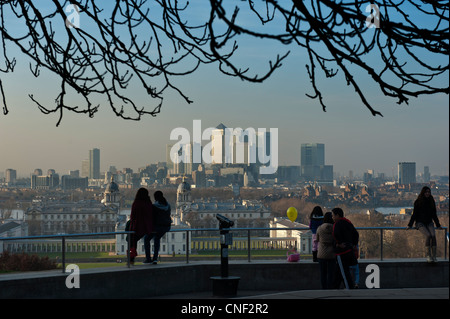 National Maritime Museum campus de l'Université de Greenwich Old Royal Naval College et Canary Wharf vue depuis le Parc de Greenwich Banque D'Images