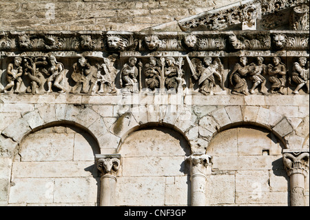 Avant de cathédrale de Nîmes, Gard, Languedoc Roussillon, France Banque D'Images