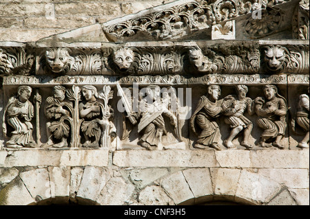 Avant de cathédrale de Nîmes, Gard, Languedoc Roussillon, France Banque D'Images