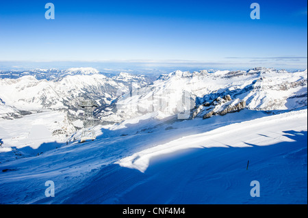 Panorama depuis le pic de montagne Titlis en hiver, Suisse Banque D'Images