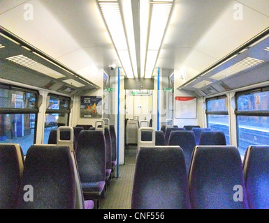 L'intérieur de la classe Standard dans le DMSO, véhicule à bord d'un First Great Western Class 165/1, garniture de siège montrant dans le premier Gro Banque D'Images