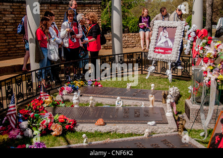 Elvis Presley's Graceland, musée et maison de la famille d'inhumation sur le domaine Banque D'Images