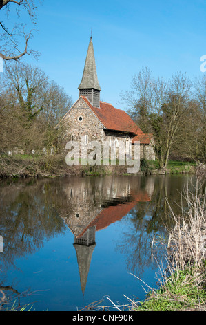 Église Ulting à proximité de River Chelmer, sur une magnifique journée d'été Banque D'Images