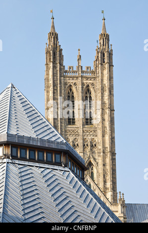 La Cathédrale de Canterbury et le centre de conférence avec un toit de plomb Banque D'Images