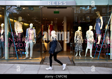 Boutique de mode de Reiss, Hampstead High Street, London, England, UK Banque D'Images