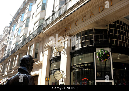 Statue de beau brummell dans Jermyn Street Piccadilly Londres Uk 2012 Banque D'Images