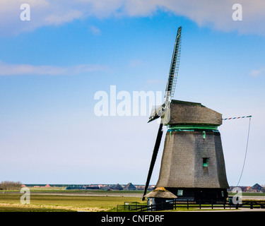 Moulin près du village d'Akersloot, dans le nord de la Hollande, aux pays-Bas. Banque D'Images