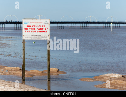 Combinaison inhabituelle de la marée monte la plage de Southport Banque D'Images