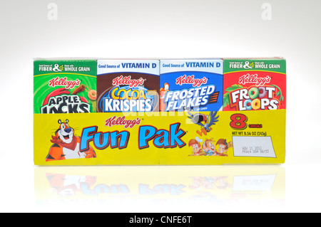 Multi pack de boîtes de céréales Kellogg's sur fond blanc. Banque D'Images