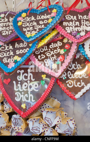 Biscuits au pain d'épice décoratifs Lebkuchen au Festival de la bière de Stuttgart, Cannstatter Wasen, Stuttgart, Allemagne. Banque D'Images