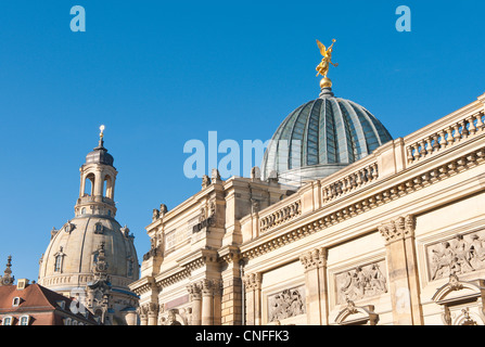 Dôme en verre sur l'Académie des Beaux-Arts de Kunstverein, bâtiment, Dresde, Allemagne. Banque D'Images