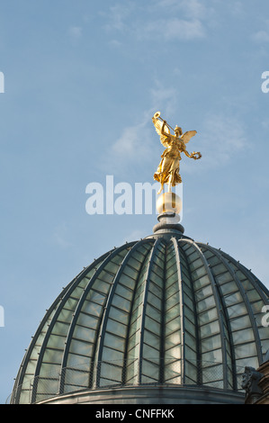 Dôme en verre sur l'Académie des Beaux-Arts de Kunstverein, bâtiment, Dresde, Allemagne. Banque D'Images