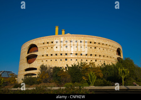 Torre de Triana government office building (1993) par Francisco Javier Sáenz de Oiza dans Isla de la Cartuja island centre de Séville Banque D'Images