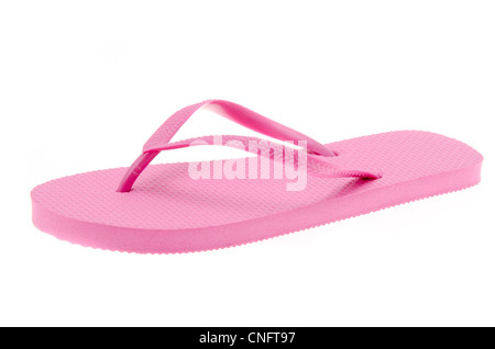 Un seul flipflop rose isolé sur fond blanc Banque D'Images