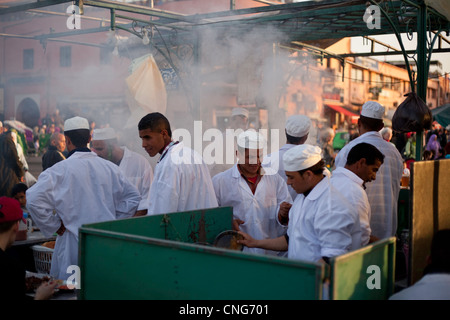 Food dans la place Jamaa el Fna, Marrakech, Maroc Banque D'Images