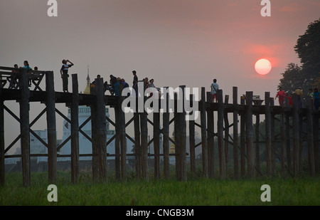 U Bein Bridge, près de Mandalay, Birmanie. Myanmar Banque D'Images