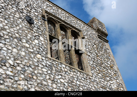 Fenêtre à l'étage dans l'entrée au château de Baconsthorpe, Norfolk, UK Banque D'Images