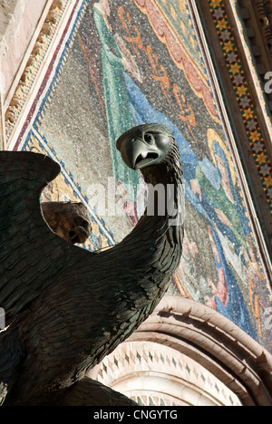 La Cathédrale d'Orvieto. Détail de façade. Orvieto. La province de Terni. L'Ombrie. Italie Banque D'Images