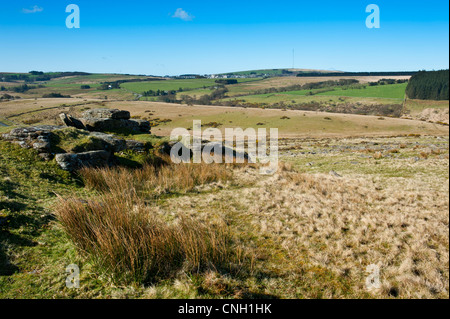 Une vue à partir de peu d'Longaford Longaford et tors dans le Dartmoor National Park, Devon à la vue au sud vers Royal Hill Banque D'Images