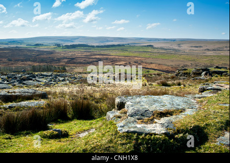 Une vue à partir de peu d'Longaford Longaford et tors dans le Dartmoor National Park, Devon à la vue au sud vers Royal Hill Banque D'Images