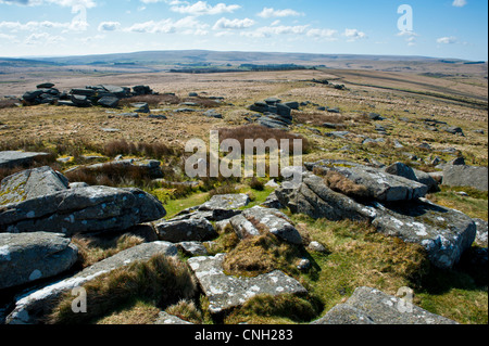 Une vue à partir de peu d'Longaford Longaford et tors dans le Dartmoor National Park, Devon à la vue au sud vers Royal Hill Banque D'Images