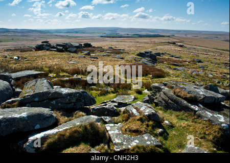 Une vue à partir de peu d'Longaford Longaford et tors dans le Dartmoor National Park, Devon à la vue au sud vers Royal Hill Banque D'Images