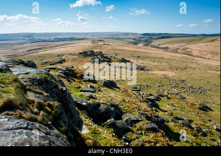 Une vue à partir de peu d'Longaford Longaford et tors dans le Dartmoor National Park, Devon à la vue au sud vers Royal Hill Banque D'Images